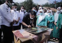 Bupati Way Kanan Hadiri Lonching dan Penandatangan Prasasti Program Kemandirian Perempuan Fatayat