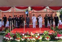 Perinati HUT RI Ke-76, Bupati Musa Ahmad Beri Penghargaan Anggota Paskibraka Nasional