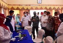 Wabup Way Kanan Tinjau Vaksinasi Covid-19 Di PTPN VII Unit Tulung Buyut