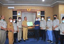 Pemkab Way Kanan Serahkan aset ke KPU Way Kanan