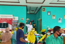 Vaksinasi massal di balai Kampung Lembasung