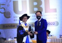 Hadiri Dies Natalis Ke-50 UBL, Bupati Raden Adipati Terima Penghargaan UBL Awards
