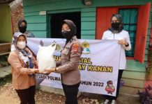 Polres Way Kanan Bagikan Sembako Menjelang Hari Jadi Polwan Ke-74