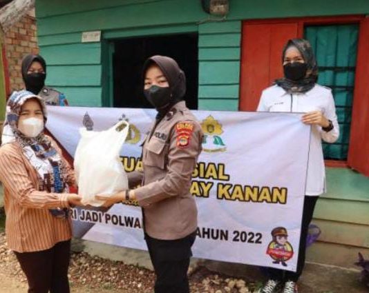 Polres Way Kanan Bagikan Sembako Menjelang Hari Jadi Polwan Ke-74