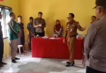 Bupati Way Kanan Pantau Persiapan Pilkam Serentak di Kampung Bandar Dalam