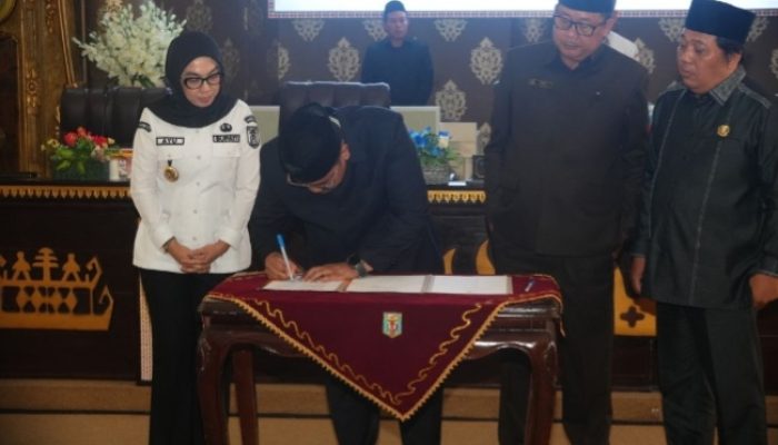DRPD Way Kanan Sahkan Raperda APBD 2025 Dalam Rapat Paripurna